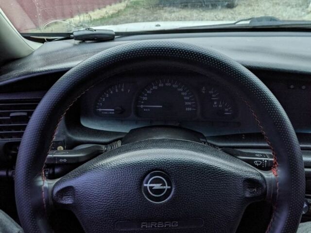 Білий Опель Вектра, об'ємом двигуна 1.8 л та пробігом 308 тис. км за 1400 $, фото 4 на Automoto.ua