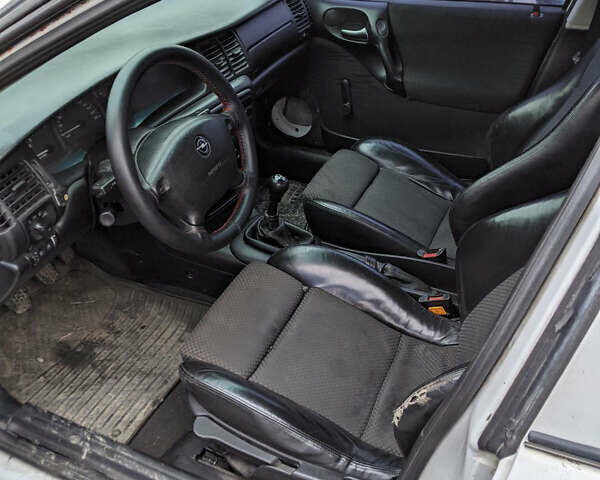 Білий Опель Вектра, об'ємом двигуна 1.8 л та пробігом 308 тис. км за 1400 $, фото 6 на Automoto.ua