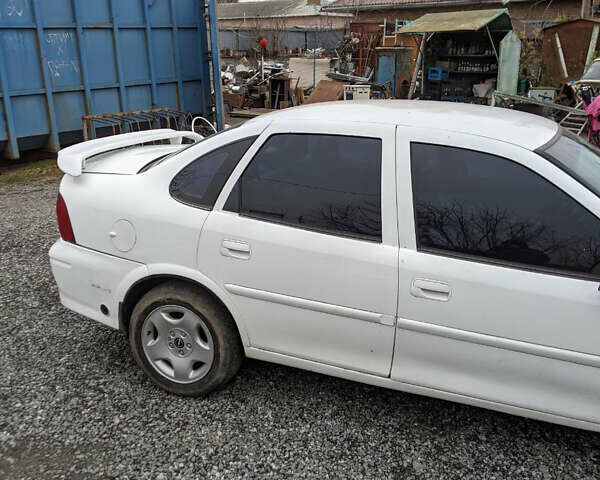 Білий Опель Вектра, об'ємом двигуна 1.8 л та пробігом 308 тис. км за 1400 $, фото 8 на Automoto.ua