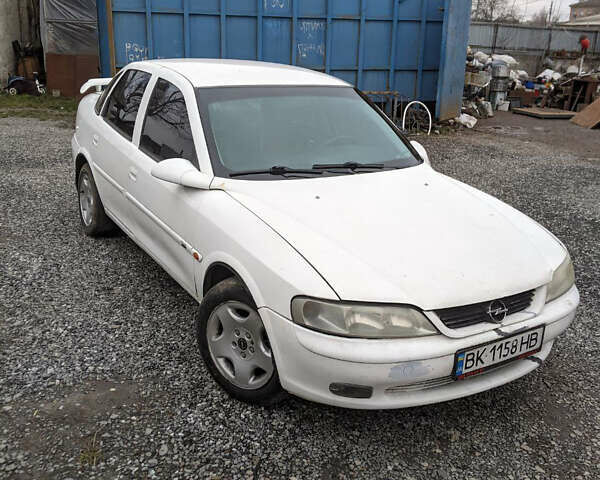 Білий Опель Вектра, об'ємом двигуна 1.8 л та пробігом 308 тис. км за 1400 $, фото 11 на Automoto.ua