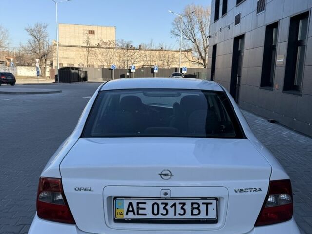 Белый Опель Вектра, объемом двигателя 1.8 л и пробегом 340 тыс. км за 3500 $, фото 2 на Automoto.ua