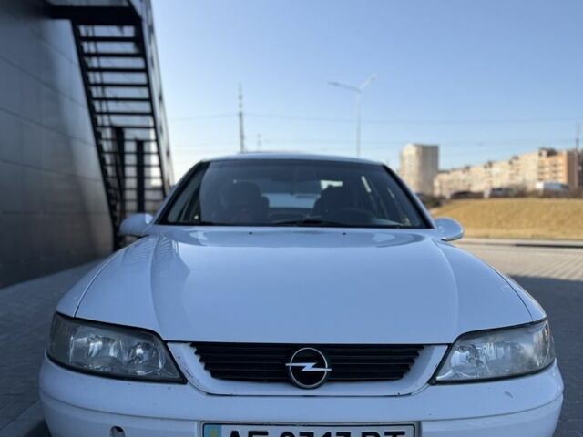 Белый Опель Вектра, объемом двигателя 1.8 л и пробегом 340 тыс. км за 3500 $, фото 1 на Automoto.ua