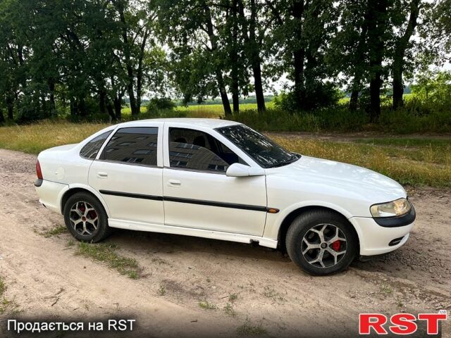 Белый Опель Вектра, объемом двигателя 1.8 л и пробегом 300 тыс. км за 2500 $, фото 4 на Automoto.ua