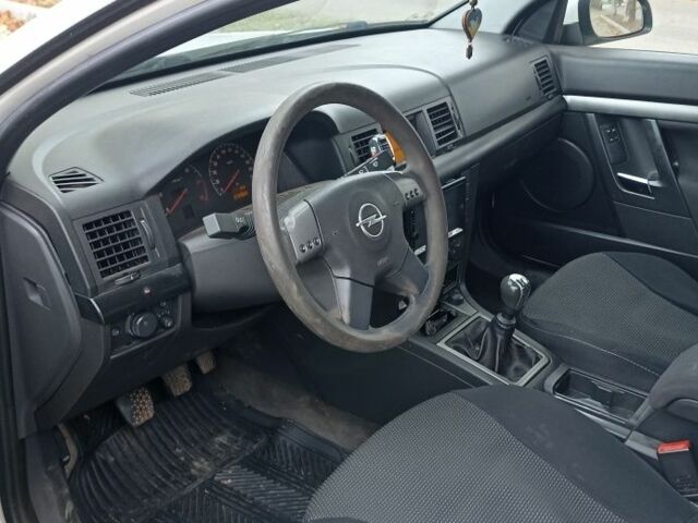 Белый Опель Вектра, объемом двигателя 2 л и пробегом 370 тыс. км за 2800 $, фото 7 на Automoto.ua