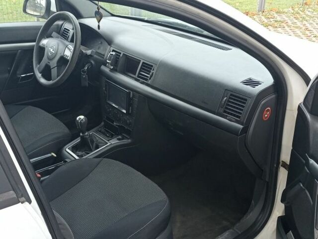 Белый Опель Вектра, объемом двигателя 2 л и пробегом 370 тыс. км за 2800 $, фото 6 на Automoto.ua