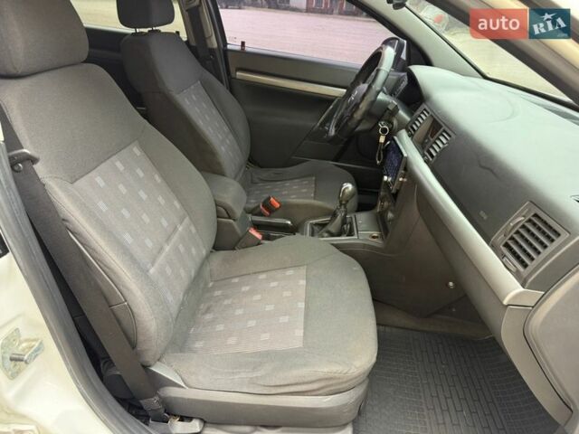 Белый Опель Вектра, объемом двигателя 2 л и пробегом 267 тыс. км за 3550 $, фото 20 на Automoto.ua