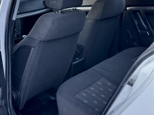 Білий Опель Вектра, об'ємом двигуна 1.8 л та пробігом 400 тис. км за 3450 $, фото 13 на Automoto.ua