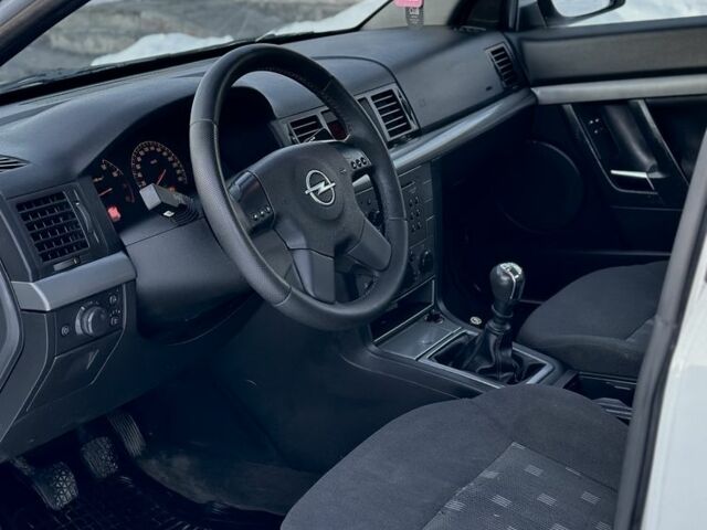 Білий Опель Вектра, об'ємом двигуна 1.8 л та пробігом 400 тис. км за 3450 $, фото 12 на Automoto.ua