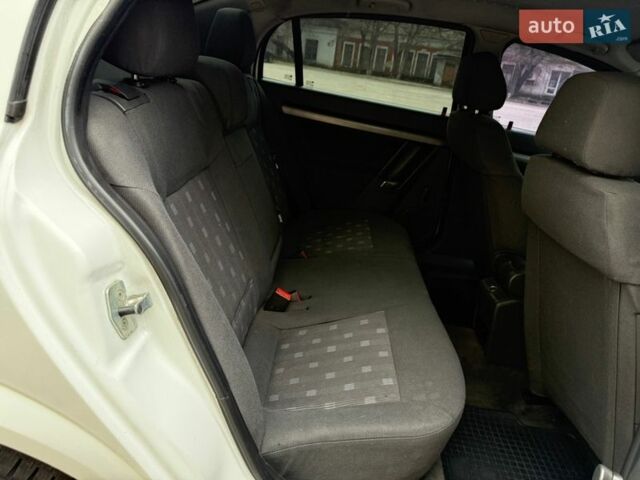 Белый Опель Вектра, объемом двигателя 2 л и пробегом 267 тыс. км за 3550 $, фото 24 на Automoto.ua