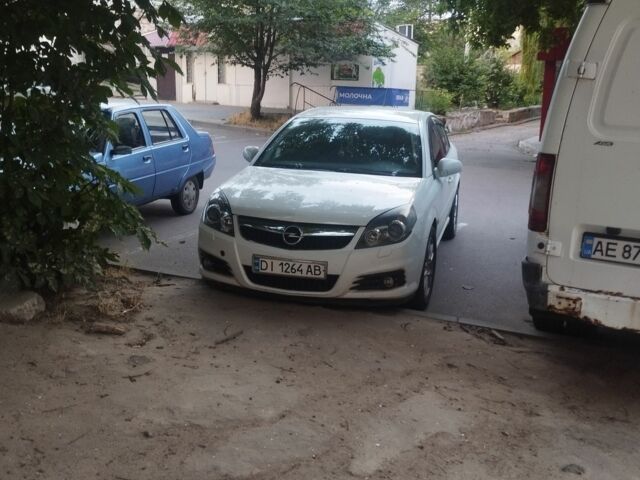 Білий Опель Вектра, об'ємом двигуна 2.2 л та пробігом 250 тис. км за 4500 $, фото 1 на Automoto.ua