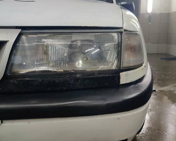 Білий Опель Вектра, об'ємом двигуна 1.8 л та пробігом 586 тис. км за 2400 $, фото 2 на Automoto.ua