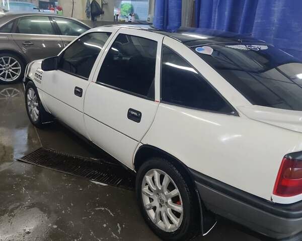 Білий Опель Вектра, об'ємом двигуна 1.8 л та пробігом 586 тис. км за 2400 $, фото 7 на Automoto.ua