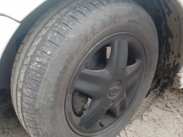 Білий Опель Вектра, об'ємом двигуна 1.8 л та пробігом 317 тис. км за 2500 $, фото 7 на Automoto.ua