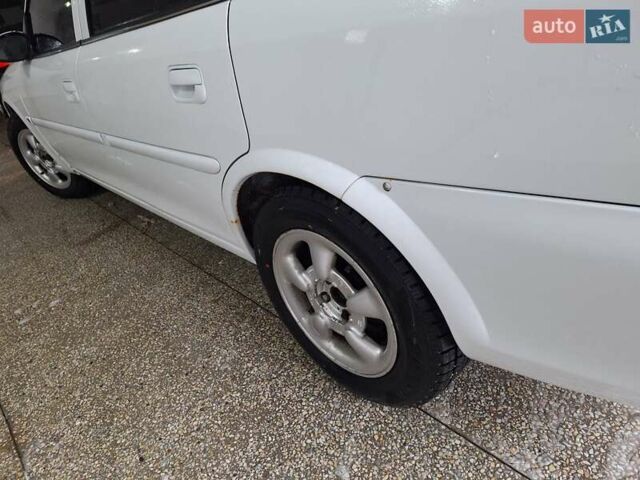 Белый Опель Вектра, объемом двигателя 2 л и пробегом 429 тыс. км за 2600 $, фото 14 на Automoto.ua
