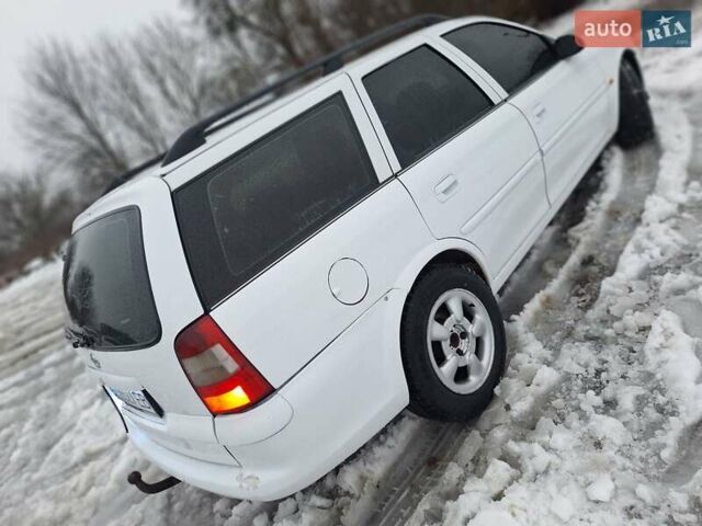 Белый Опель Вектра, объемом двигателя 2 л и пробегом 429 тыс. км за 2500 $, фото 2 на Automoto.ua
