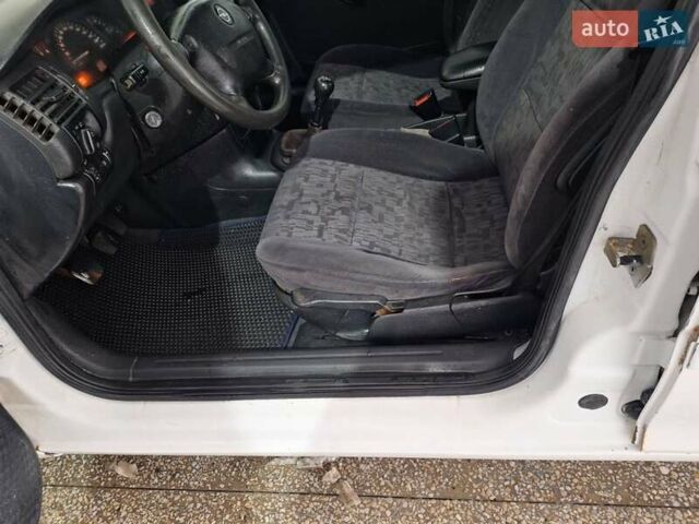 Белый Опель Вектра, объемом двигателя 2 л и пробегом 429 тыс. км за 2600 $, фото 34 на Automoto.ua