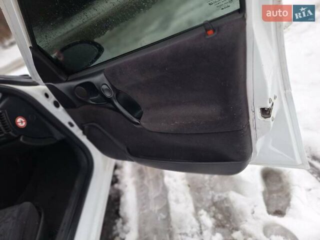 Белый Опель Вектра, объемом двигателя 2 л и пробегом 429 тыс. км за 2500 $, фото 17 на Automoto.ua