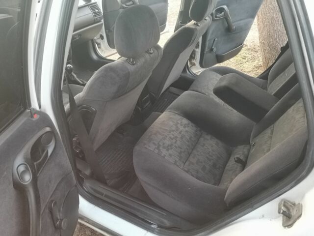 Белый Опель Вектра, объемом двигателя 2 л и пробегом 350 тыс. км за 3000 $, фото 7 на Automoto.ua