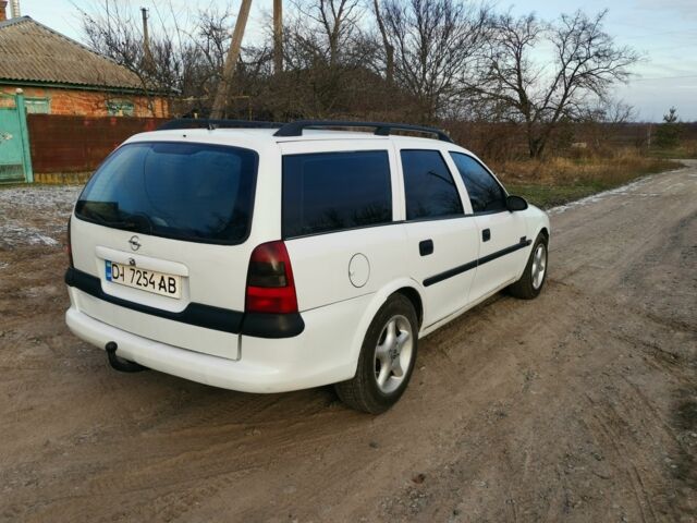 Белый Опель Вектра, объемом двигателя 2 л и пробегом 350 тыс. км за 3000 $, фото 4 на Automoto.ua