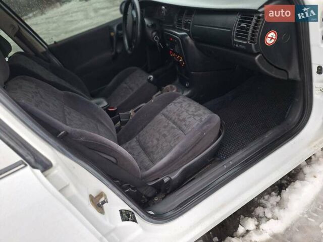 Белый Опель Вектра, объемом двигателя 2 л и пробегом 429 тыс. км за 2500 $, фото 48 на Automoto.ua