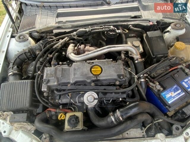 Белый Опель Вектра, объемом двигателя 1.99 л и пробегом 498 тыс. км за 1850 $, фото 1 на Automoto.ua