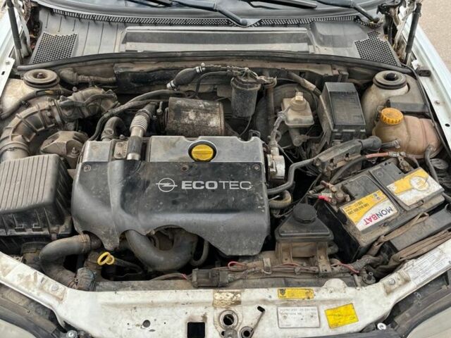 Опель Вектра 1998 в Кривом Роге на Automoto.ua Белый Опель Вектра, объемом двигателя 2 л и пробегом 294 тыс. км за 1599 $, фото 6 на Automoto.ua