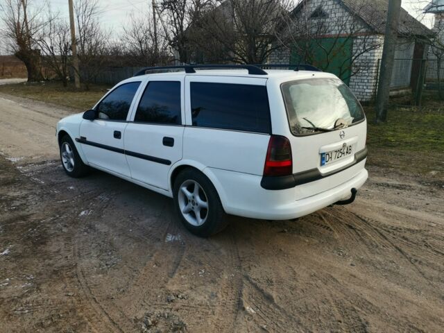 Белый Опель Вектра, объемом двигателя 2 л и пробегом 350 тыс. км за 3000 $, фото 3 на Automoto.ua