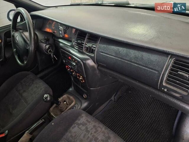 Белый Опель Вектра, объемом двигателя 2 л и пробегом 429 тыс. км за 2600 $, фото 29 на Automoto.ua