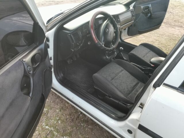 Белый Опель Вектра, объемом двигателя 2 л и пробегом 350 тыс. км за 3000 $, фото 5 на Automoto.ua