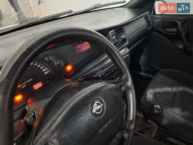 Белый Опель Вектра, объемом двигателя 2 л и пробегом 429 тыс. км за 2600 $, фото 37 на Automoto.ua