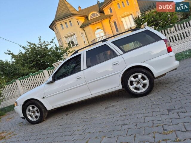 Белый Опель Вектра, объемом двигателя 2 л и пробегом 111 тыс. км за 1800 $, фото 1 на Automoto.ua