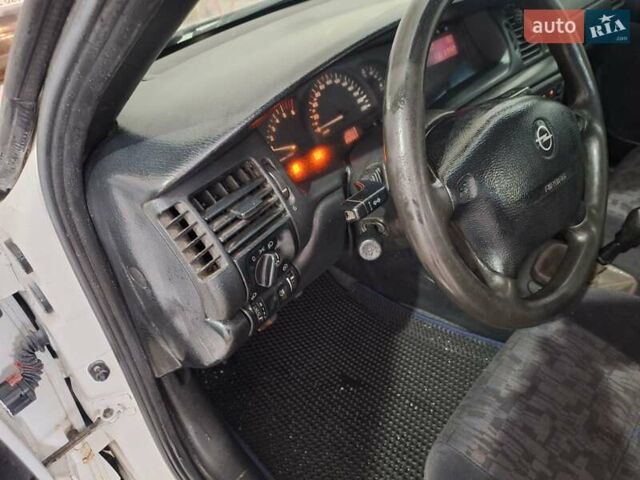 Белый Опель Вектра, объемом двигателя 2 л и пробегом 429 тыс. км за 2600 $, фото 35 на Automoto.ua