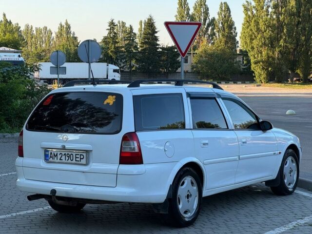 Белый Опель Вектра, объемом двигателя 1.8 л и пробегом 250 тыс. км за 2499 $, фото 5 на Automoto.ua