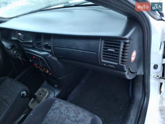 Белый Опель Вектра, объемом двигателя 2 л и пробегом 429 тыс. км за 2500 $, фото 33 на Automoto.ua