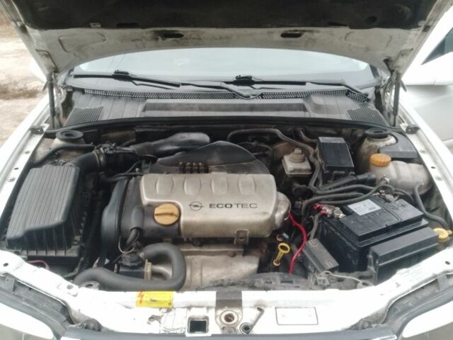 Белый Опель Вектра, объемом двигателя 1.8 л и пробегом 316 тыс. км за 2500 $, фото 5 на Automoto.ua