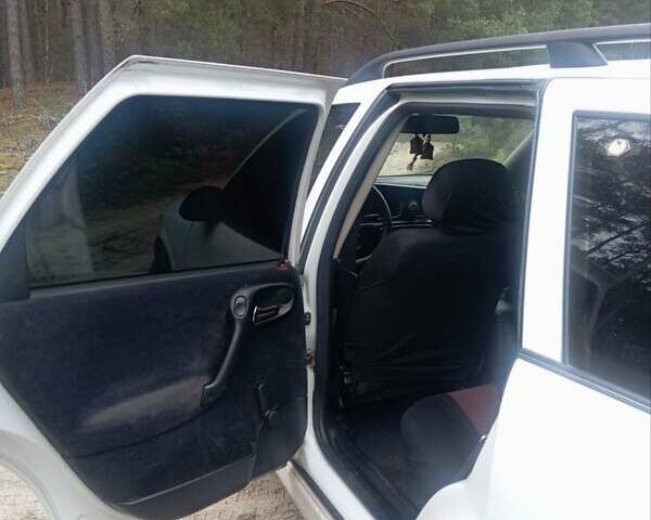 Білий Опель Вектра, об'ємом двигуна 1.8 л та пробігом 330 тис. км за 2500 $, фото 16 на Automoto.ua