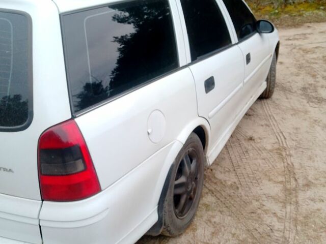 Білий Опель Вектра, об'ємом двигуна 1.8 л та пробігом 337 тис. км за 2500 $, фото 4 на Automoto.ua