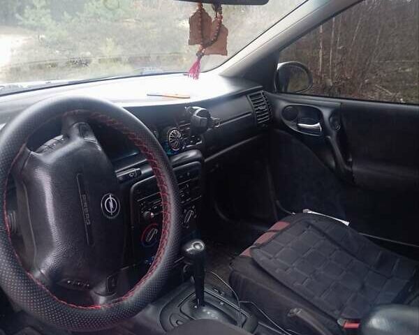 Білий Опель Вектра, об'ємом двигуна 1.8 л та пробігом 330 тис. км за 2500 $, фото 5 на Automoto.ua