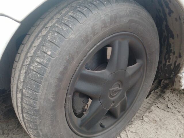 Белый Опель Вектра, объемом двигателя 1.8 л и пробегом 316 тыс. км за 2500 $, фото 4 на Automoto.ua