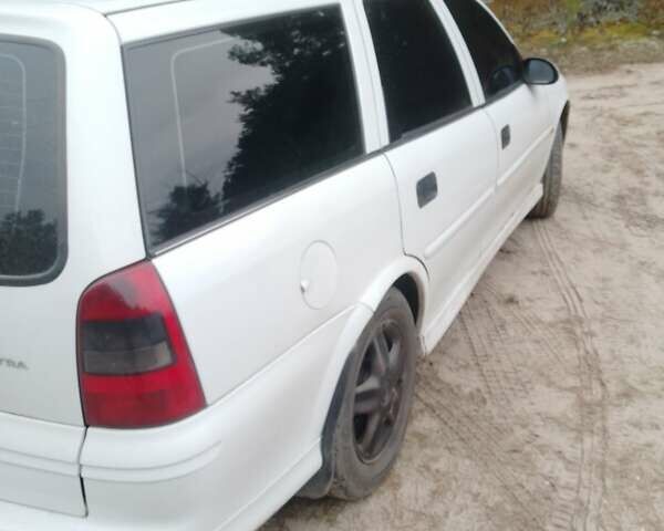 Білий Опель Вектра, об'ємом двигуна 1.8 л та пробігом 330 тис. км за 2500 $, фото 7 на Automoto.ua