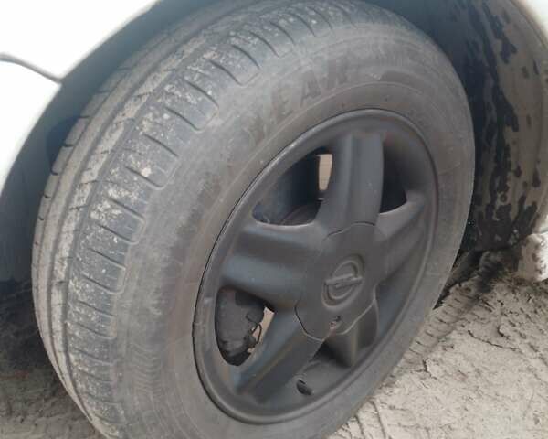 Білий Опель Вектра, об'ємом двигуна 1.8 л та пробігом 330 тис. км за 2500 $, фото 6 на Automoto.ua