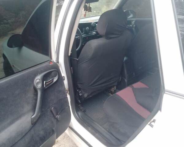 Білий Опель Вектра, об'ємом двигуна 1.8 л та пробігом 330 тис. км за 2500 $, фото 11 на Automoto.ua