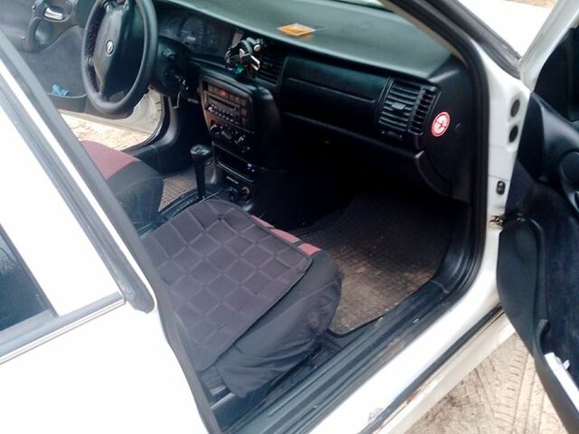 Білий Опель Вектра, об'ємом двигуна 1.8 л та пробігом 337 тис. км за 2500 $, фото 6 на Automoto.ua