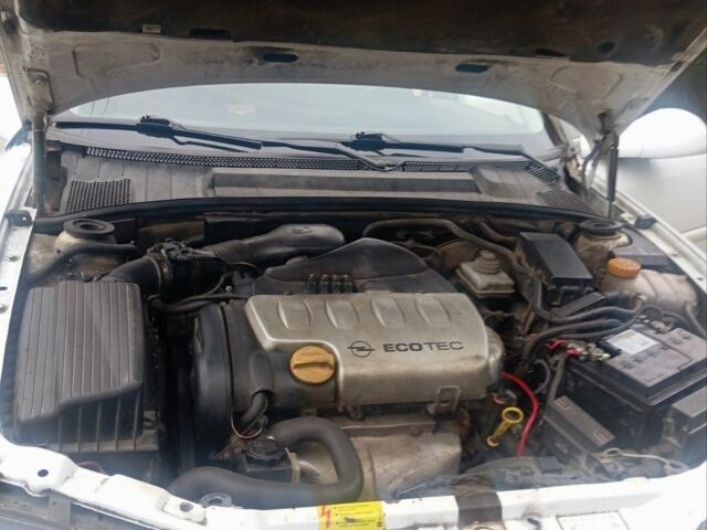 Белый Опель Вектра, объемом двигателя 1.8 л и пробегом 316 тыс. км за 2500 $, фото 3 на Automoto.ua