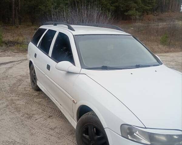 Білий Опель Вектра, об'ємом двигуна 1.8 л та пробігом 330 тис. км за 2500 $, фото 17 на Automoto.ua