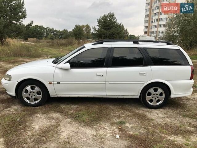 Белый Опель Вектра, объемом двигателя 2 л и пробегом 251 тыс. км за 2200 $, фото 2 на Automoto.ua