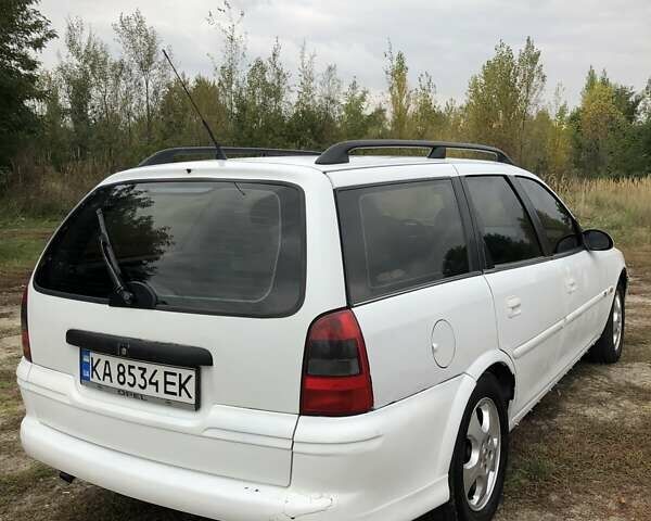 Белый Опель Вектра, объемом двигателя 2 л и пробегом 251 тыс. км за 2200 $, фото 4 на Automoto.ua