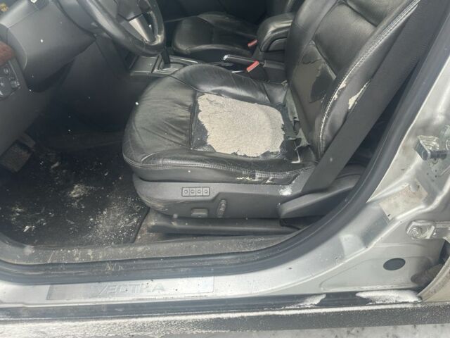 Белый Опель Вектра, объемом двигателя 3 л и пробегом 290 тыс. км за 1918 $, фото 4 на Automoto.ua