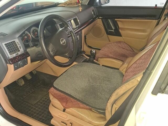 Белый Опель Вектра, объемом двигателя 2.2 л и пробегом 370 тыс. км за 3000 $, фото 4 на Automoto.ua