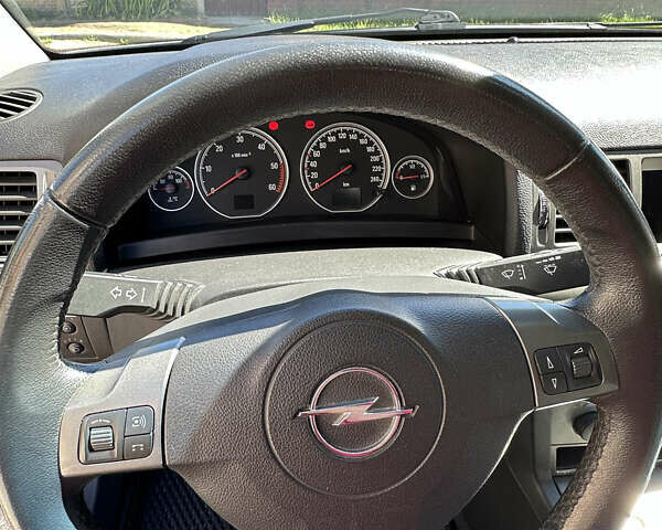 Белый Опель Вектра, объемом двигателя 1.9 л и пробегом 241 тыс. км за 7500 $, фото 35 на Automoto.ua